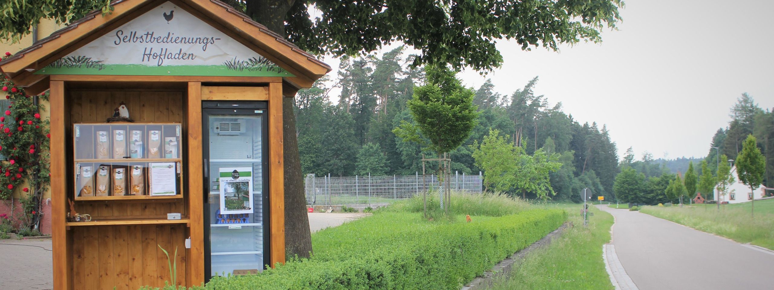 Selbstbedienungs-Hofladen am Straßenrand