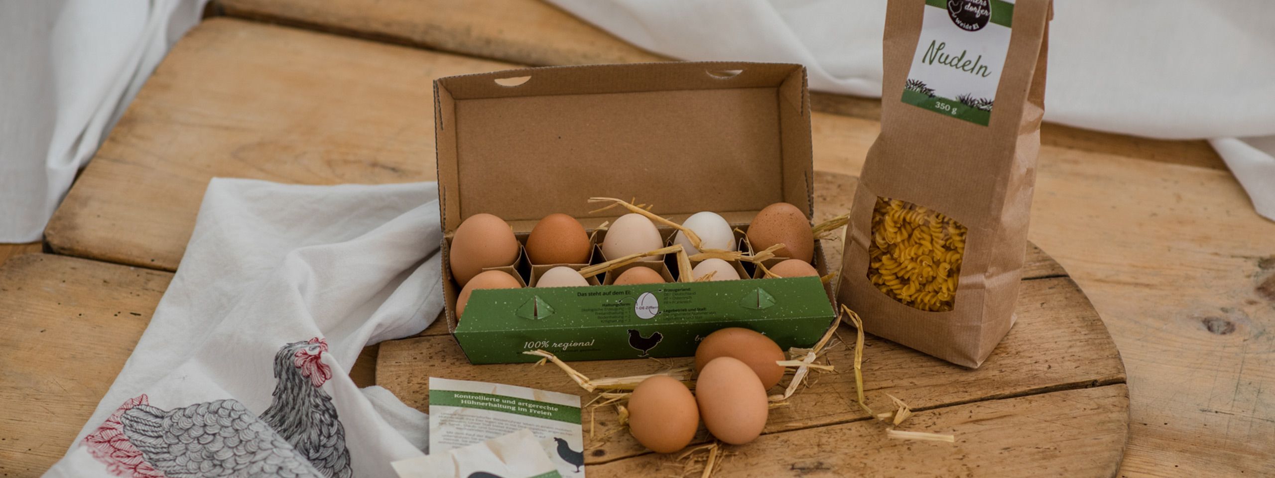 10 frische Eier im Eierkarton